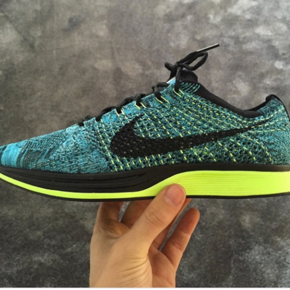 Nike fly knit racer